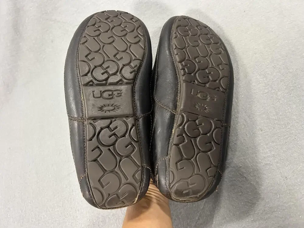 UGG Ascot Slippers Mens Size 10 Brown Sheepskin Leather Shearling Lined Moccasin